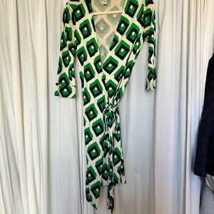 Diane Von Furstenberg Green and Black Patterned Dress